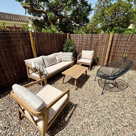 Swimming Pool And Private Garden 1 Step From The Isla Roja