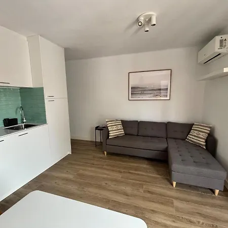 Swimming Pool And Private Garden 1 Step From The